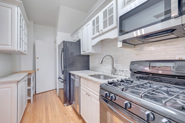 Photo - 2730 10th St NE