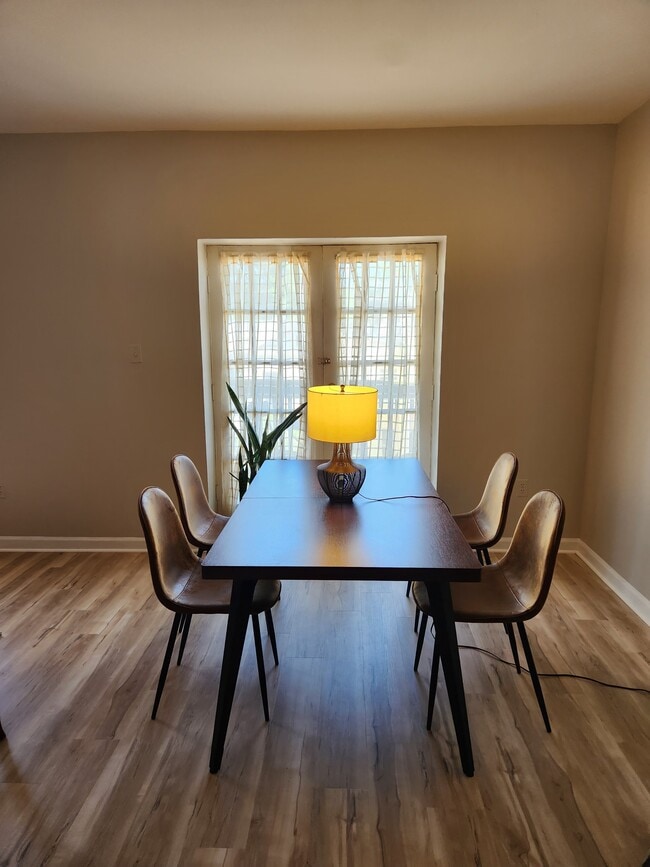 Building Photo - 1737 P St NW Unit 402