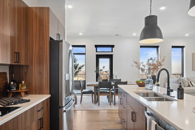 Photo - 37 West Farnam