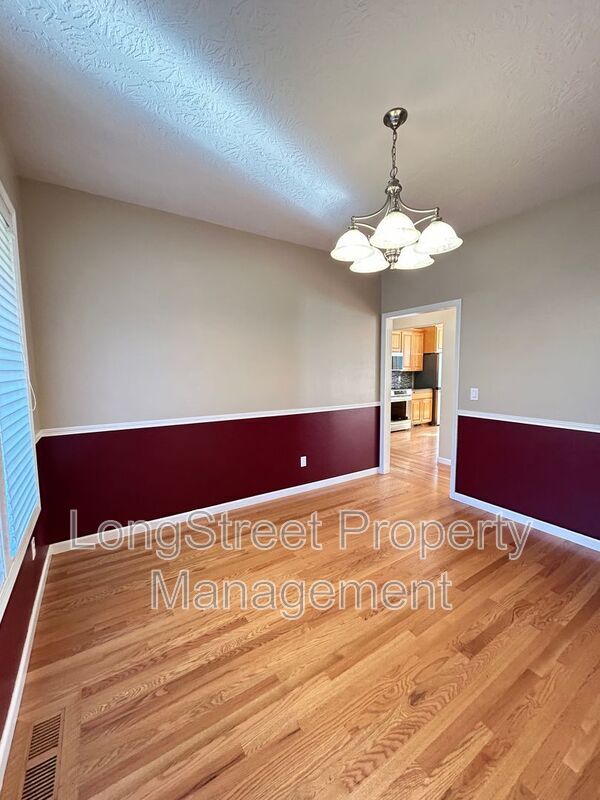 Photo - 852 Marilyn Dr