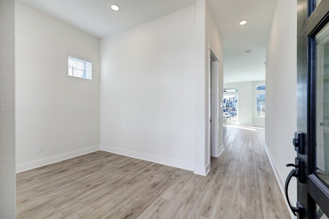 Photo - 3105 Somerset Levens Ln