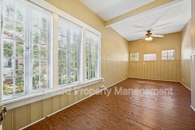 Photo - 904 W Hickory St