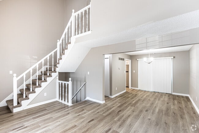 2BR, 1.5BA - 927SF - Holmesbrook Townhomes