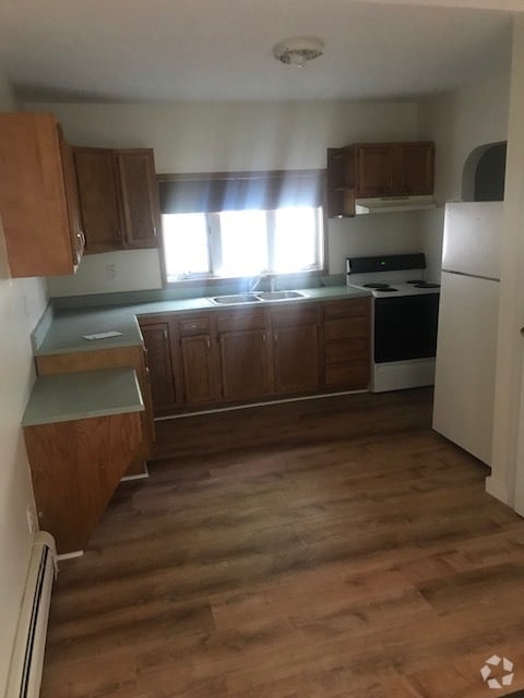 Building Photo - 130 1/2 Spring St Unit Lower Rental