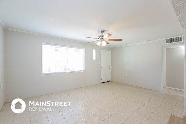 Photo - 608 W Mission Ln