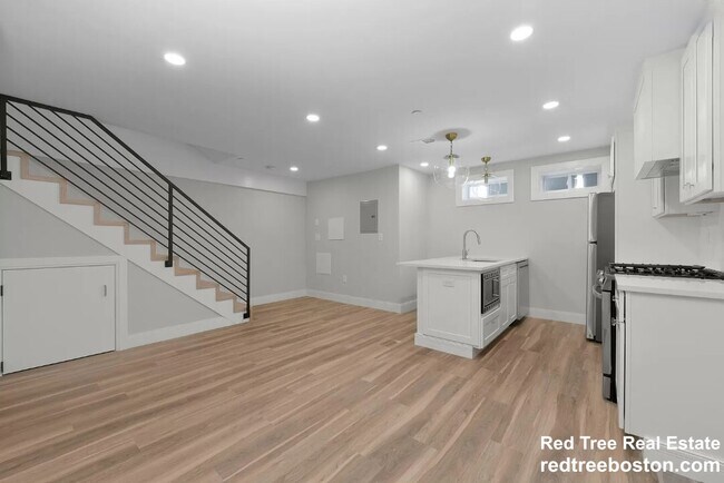 Building Photo - 160 Webster St Rental