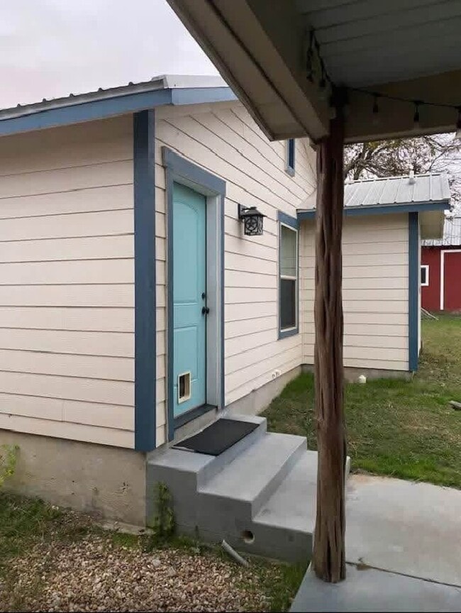 Photo - 910 Lewis Dr Unit Cottage in Quiet Neighborhood