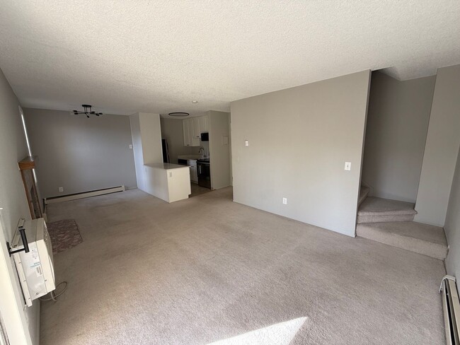 Building Photo - Move-in Special: Enjoy your first month of... Unit 36