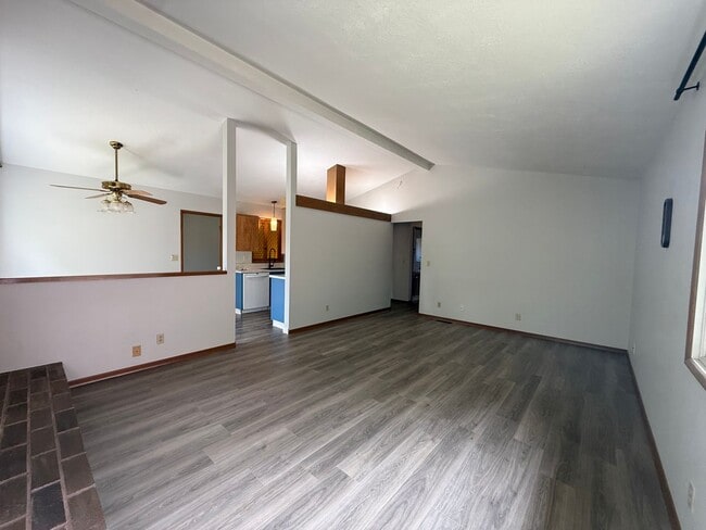 Photo - Bright & Beautiful 3-Bedroom Beaverton Home with A/C, Washer & Dryer, and Tons of Storage!