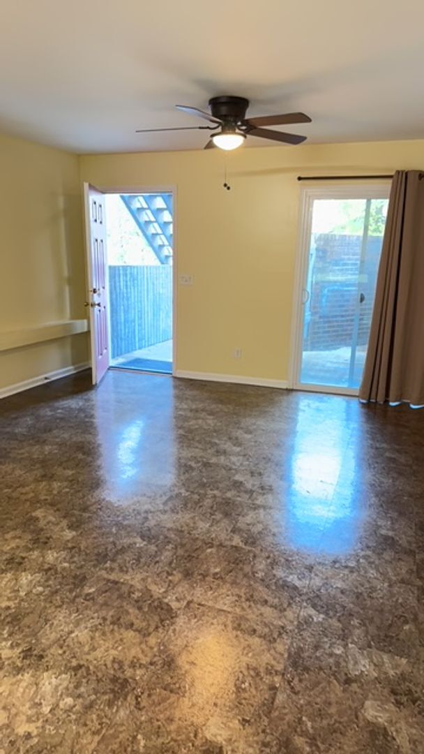 Photo - Colonial Circle