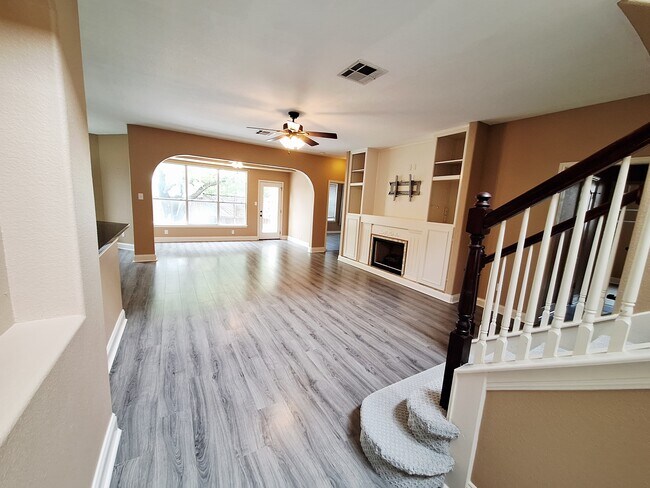 Photo - 2122 Wheaton Trail