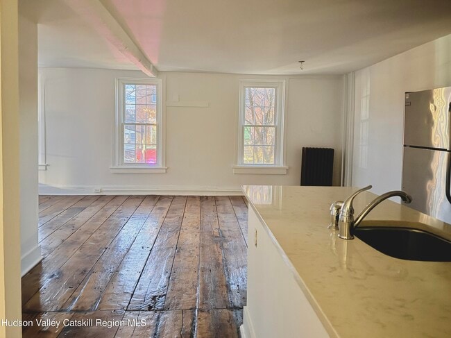 Photo - 624 Warren St