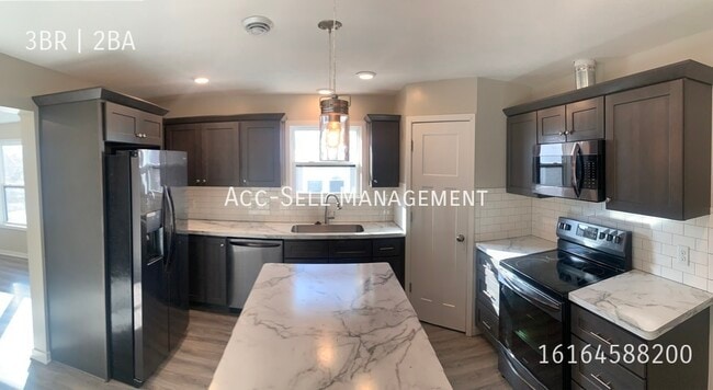 Photo - 227 Dale St NE Unit 2