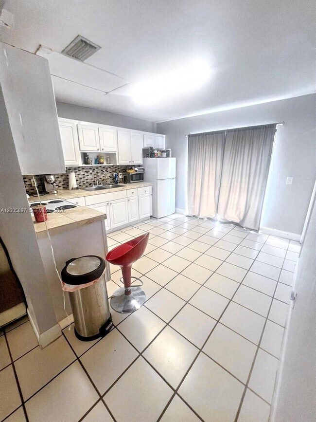 Photo - 4259 Royal Banyan Way