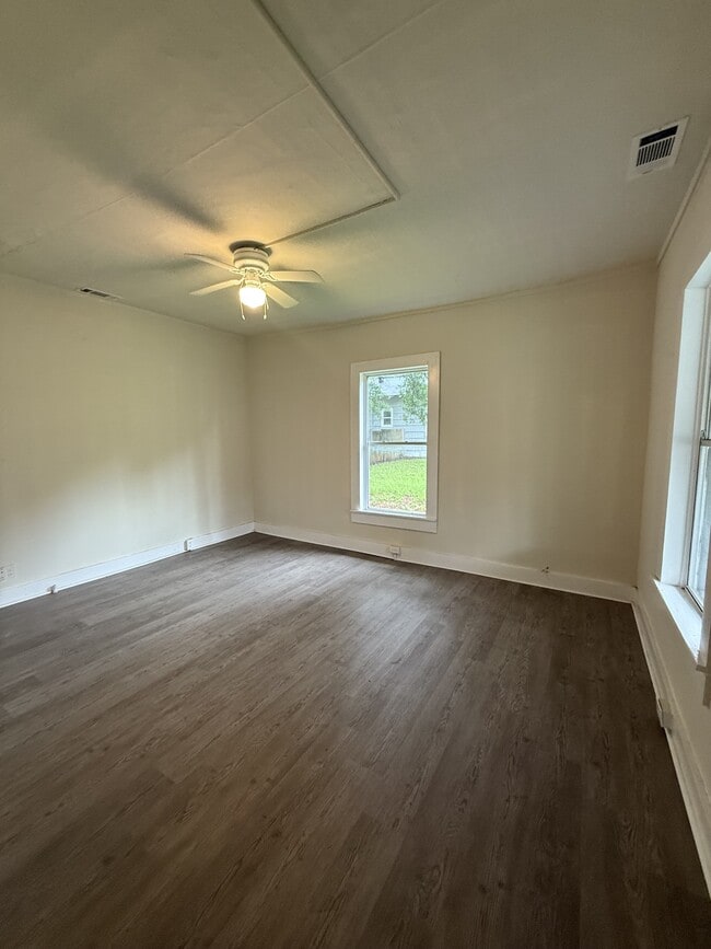 Photo - 5606 Ave K