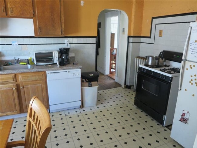 Photo - 64 Linden Ave Unit 2