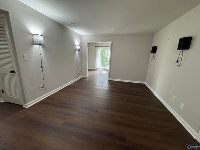 Photo - 2009 Colony Dr SW Unit J