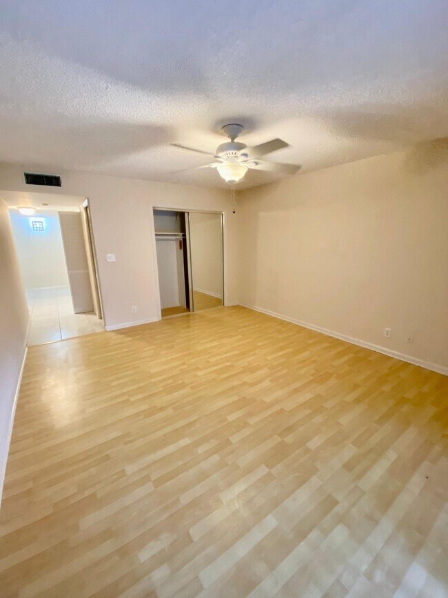 5900 Camino Del Sol Unit 206