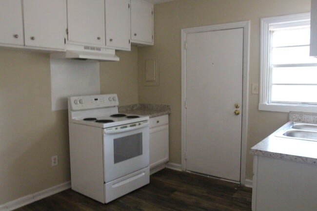 Photo - 905 W Whitney Ave