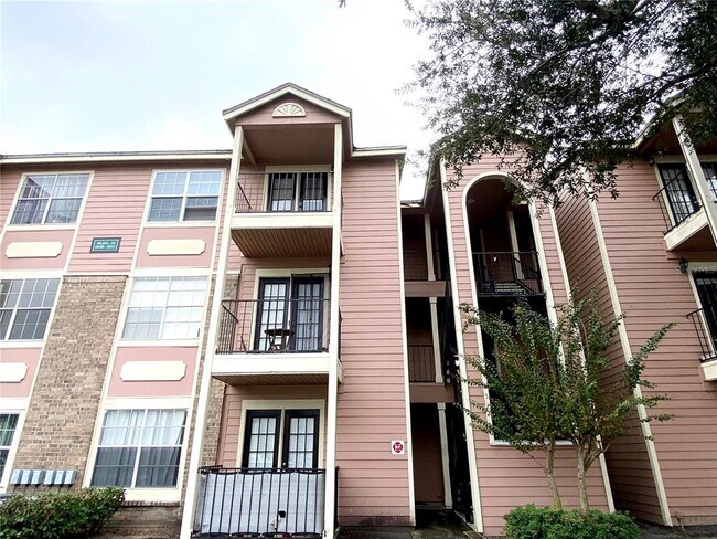 Building Photo - 10105 N Alafaya Trail Unit 10105 Rental