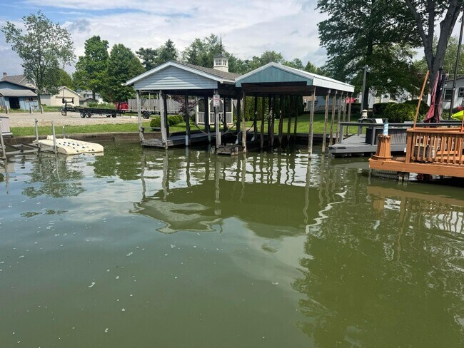 Photo - 4956 Island Dr