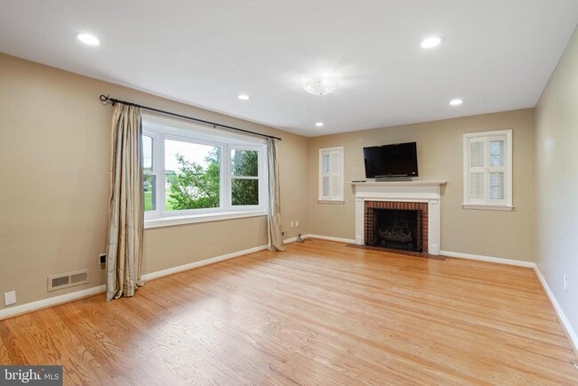 Photo - 120 Walker Rd