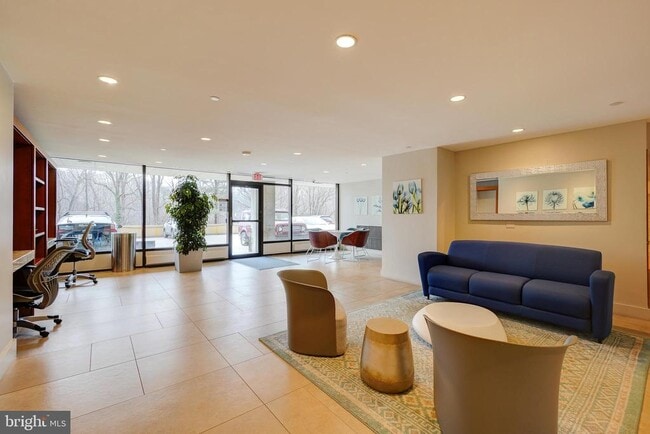 Building Photo - 3800 Powell Ln Unit 808