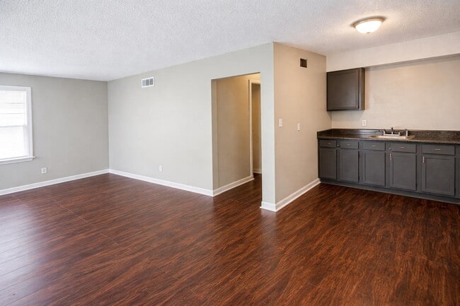 Photo - 318 Red Oak St