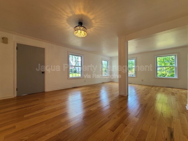 Photo - 547 Archer Ave