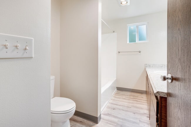 Lookingglass Apartments
