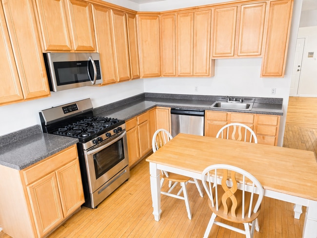 Photo - 2239 N Western Ave Unit 1R