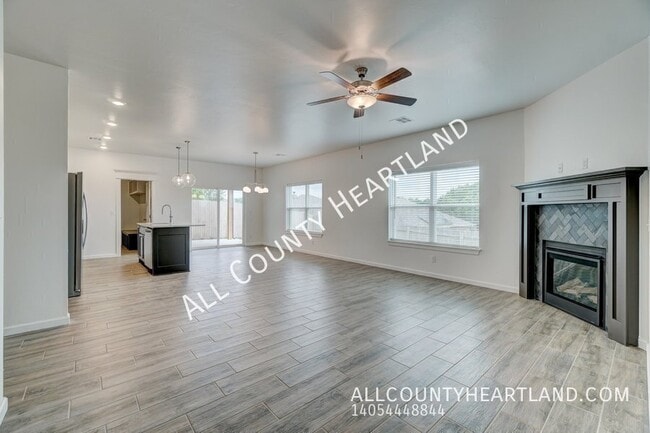 Photo - 528 NW 175th St