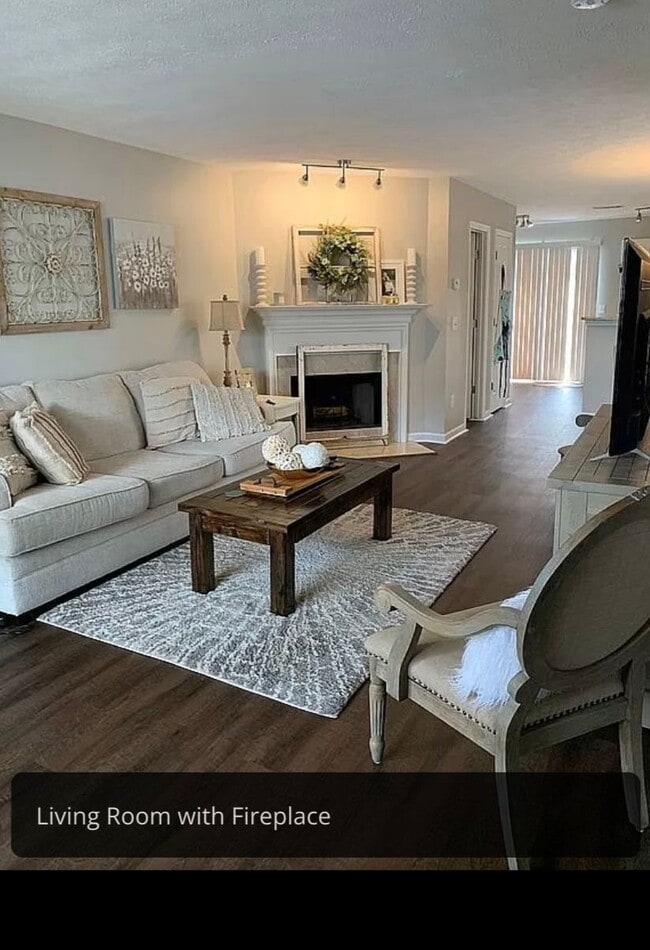 Photo - "Charming 2-Bed Oasis with 2.5 Baths in Nashville's Heart - 1,234 Sq Ft of Comfort!" End Unit