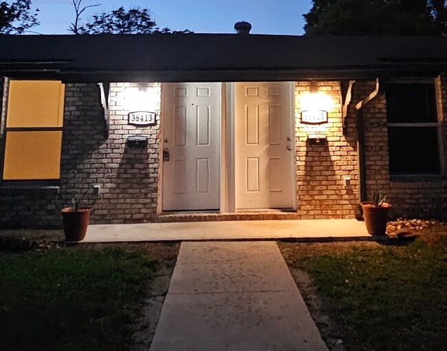 Building Photo - 38413 13th Ave Unit 38413