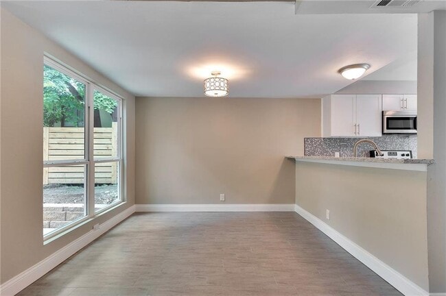 Photo - 2706 Mulford Cove