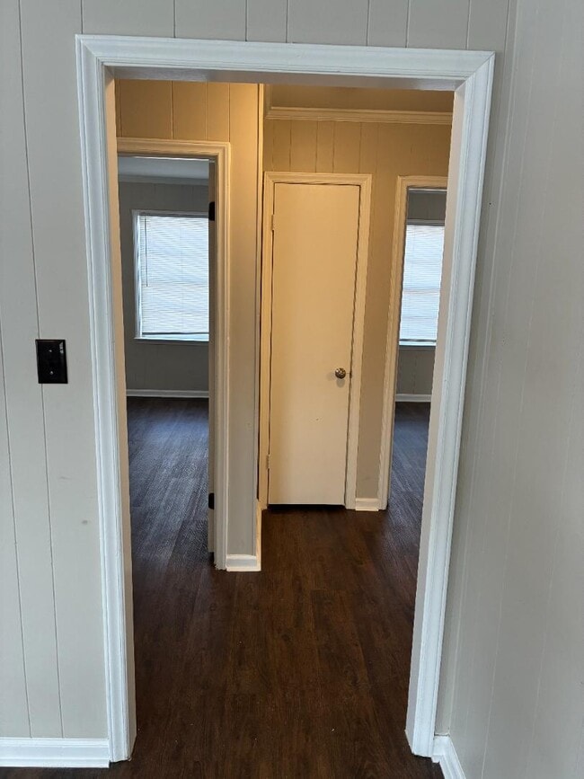 Photo - 803 Crawford St S