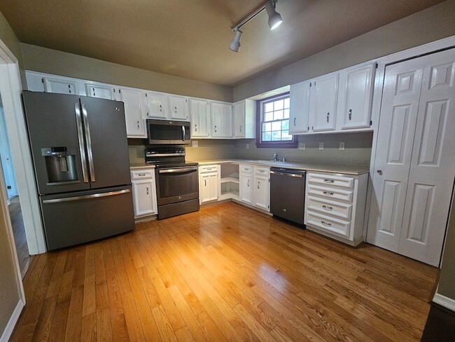 Photo - 3026 Round Hill Ct