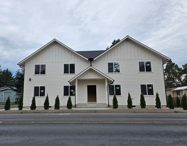Building Photo - 1803 Pacific Ave N Unit 1 Rental