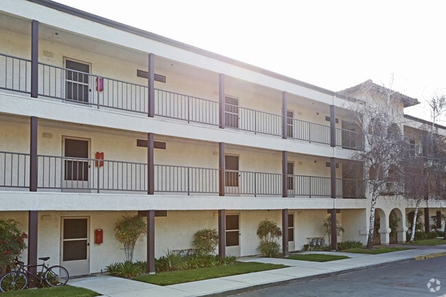 Photo - Glen Oaks Apartments