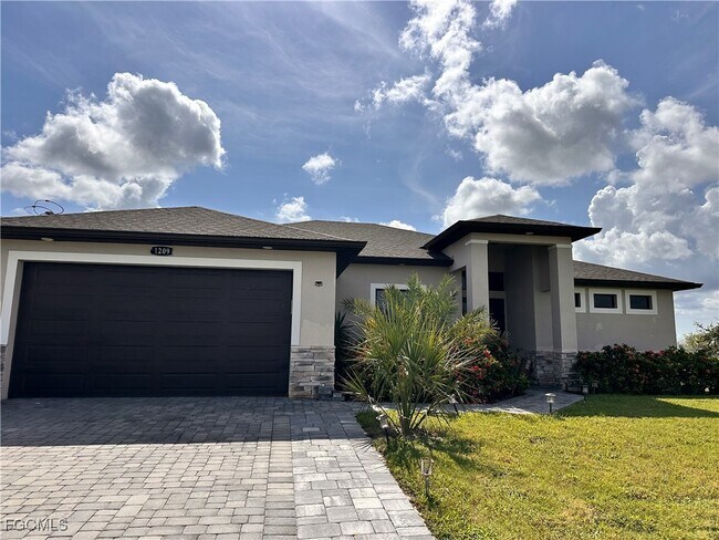 Building Photo - 1209 NW 37th Ave Rental