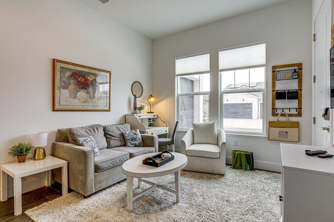 Building Photo - 4335 Hooded Crow Cir Unit 2