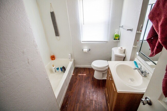 Photo - 2 bedroom, 1 bath house in Waterloo