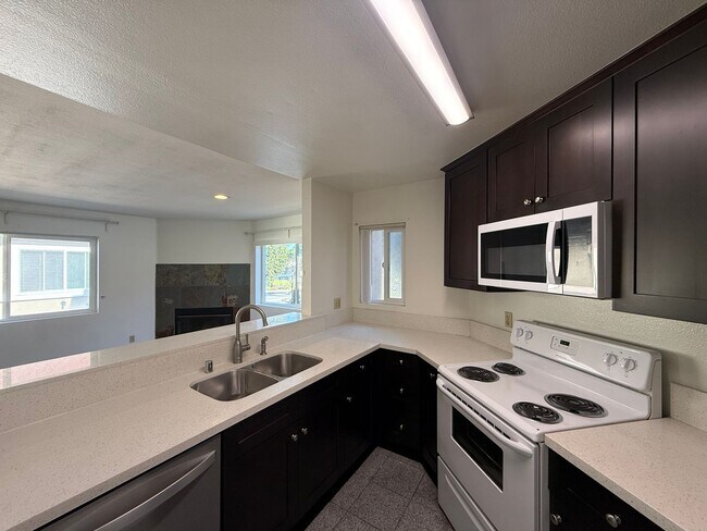 Photo - Beautiful 1 Bedroom 1 Bathroom in UTC! Unit 2910