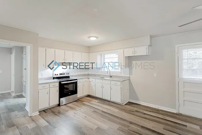 Photo - 3040 Foresthill Dr