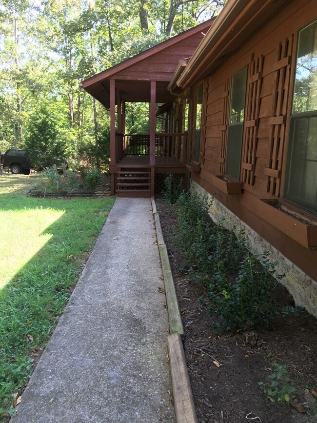 Photo - Nice home in the country, easy access to gate 10 and minutes from LBL!