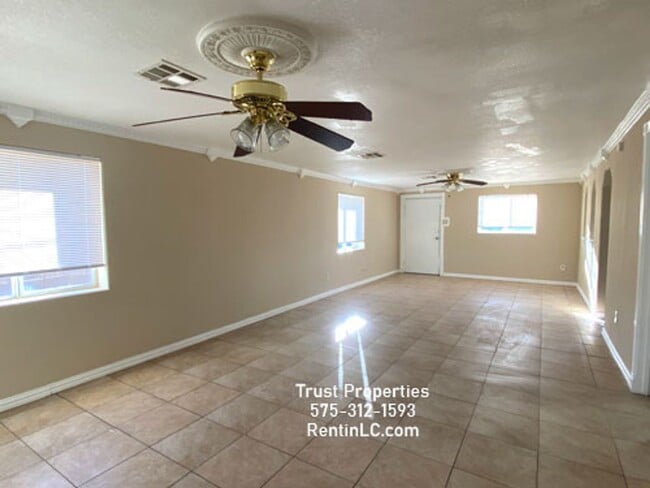 Photo - Great 4/2, all tile, close to Shops. Pets welcome