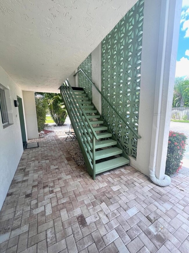 Photo - Centrally Located 2Bed/2Bath Condo for Rent in Sarasota Unit 407
