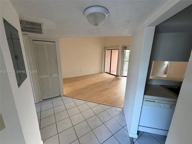 Photo - 1080 N Franklin Ave Unit 1080E