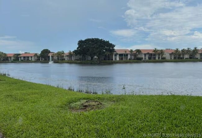 Building Photo - 1445 Lake Crystal Dr Unit E