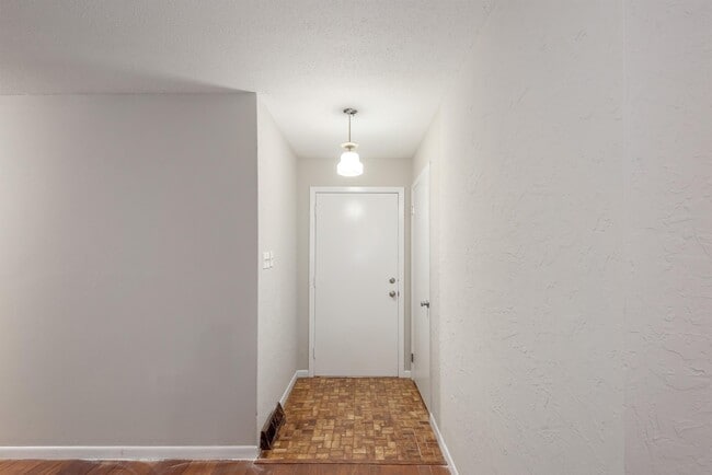 Photo - 7201 Dogwood Dr SW